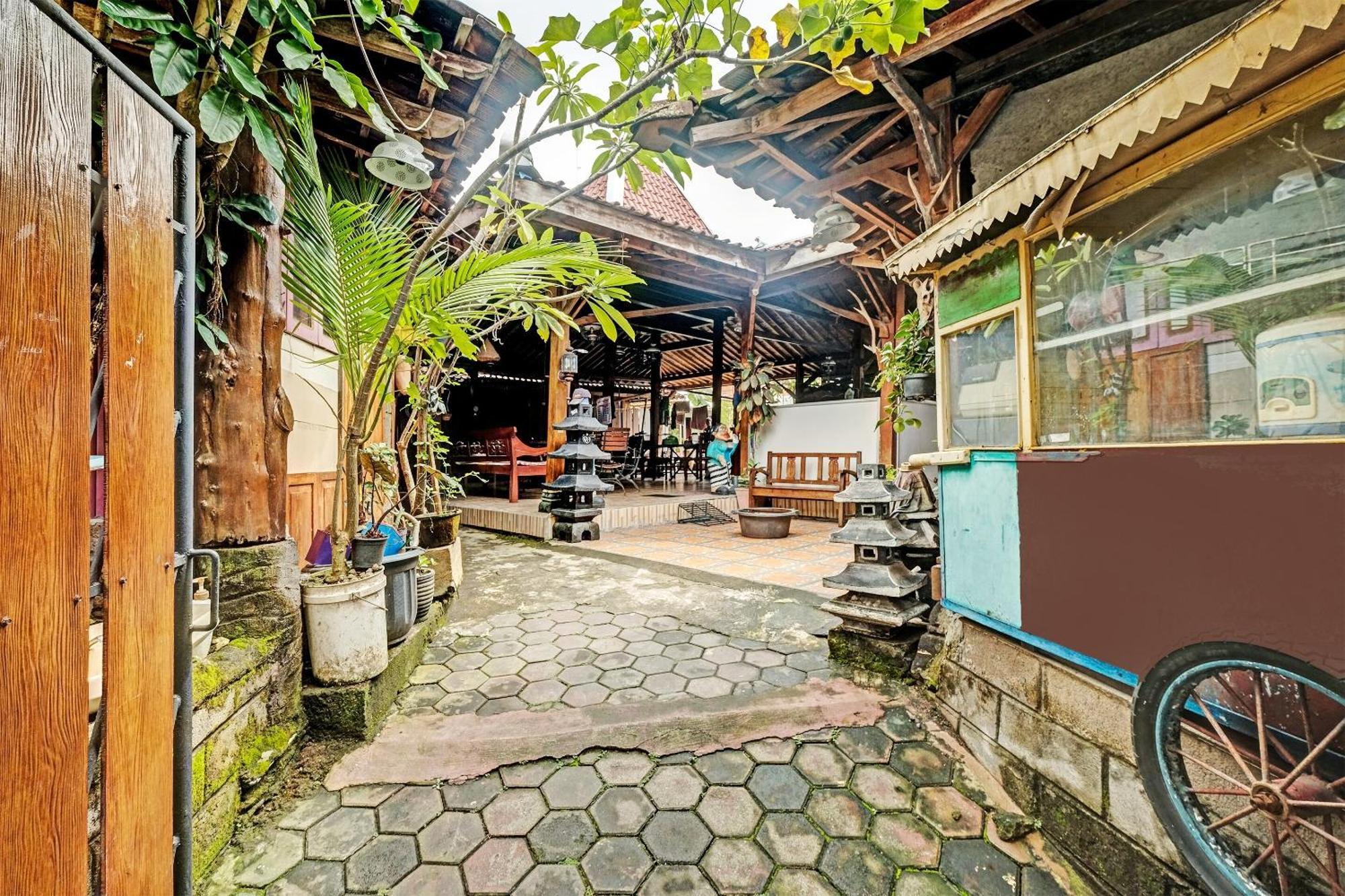 Spot On 91916 Joglo Doyong Homestay Syariah Jogyakarta Zewnętrze zdjęcie