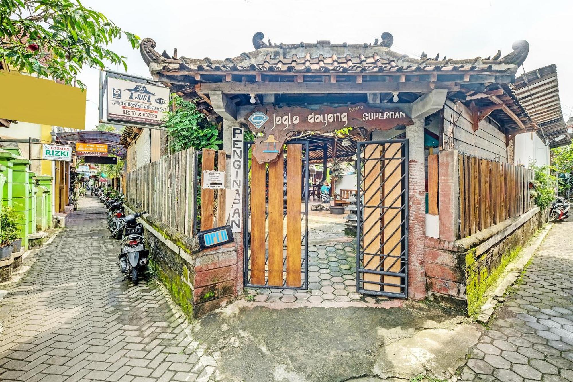 Spot On 91916 Joglo Doyong Homestay Syariah Jogyakarta Zewnętrze zdjęcie